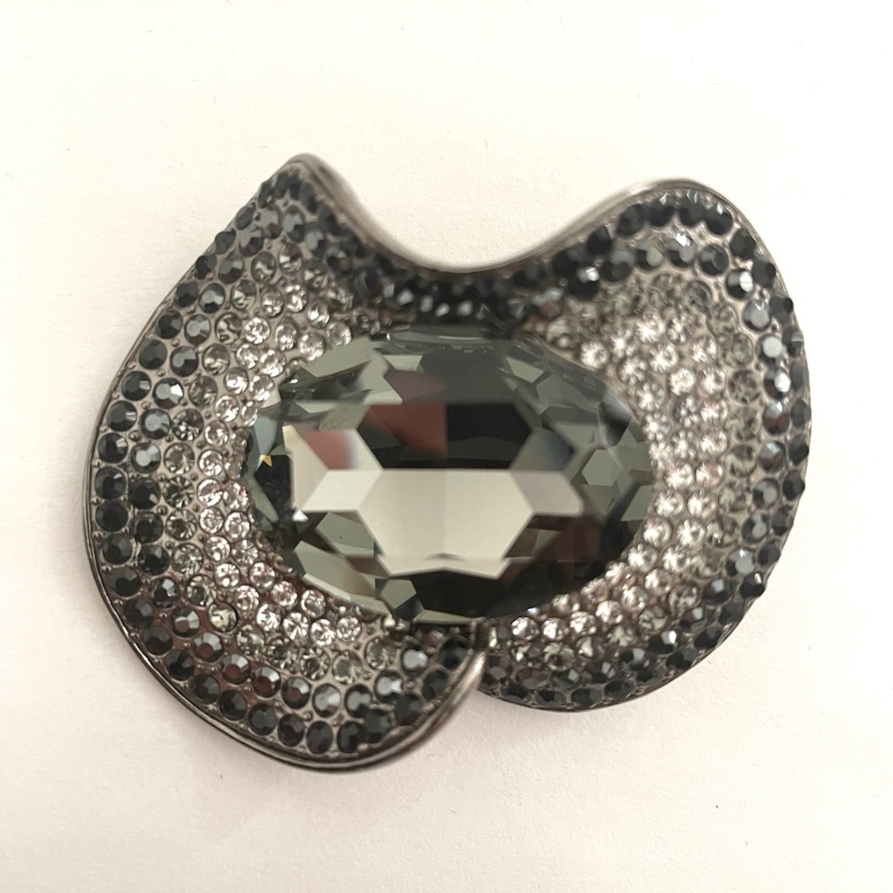 Vintage 1920s art nouveau style rhinestone brooch